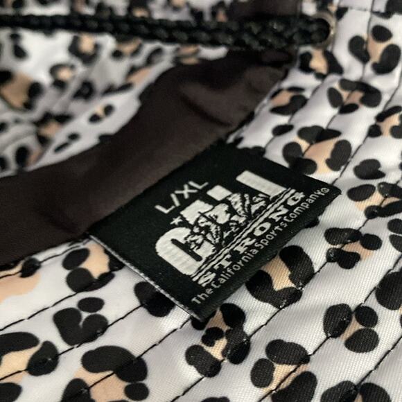 CALI STRONG Reversible Bucket Hat Leopard Print NEW - Picture 5 of 7